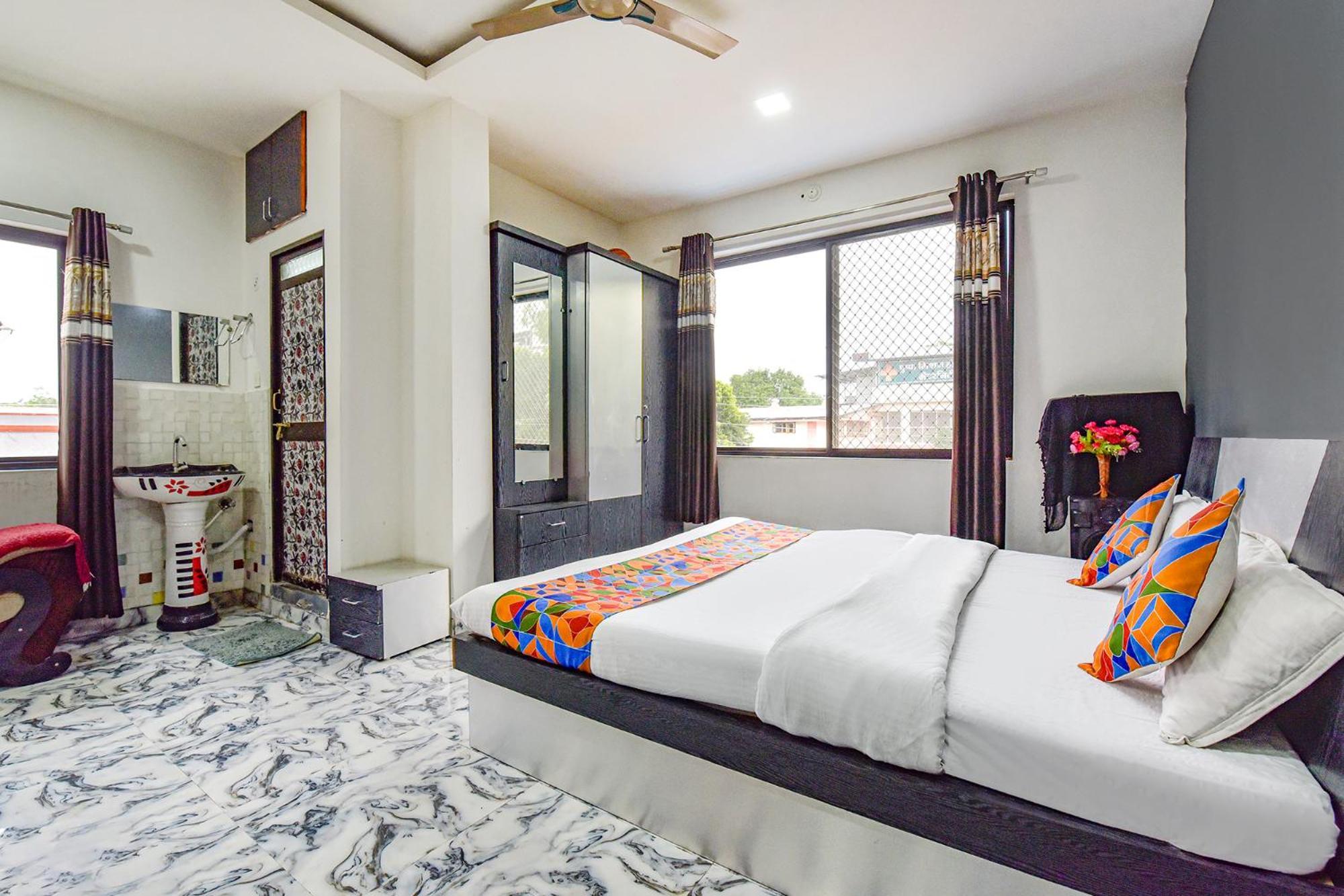 OYO 42646 Hotel Soni Palace Ujjain Esterno foto