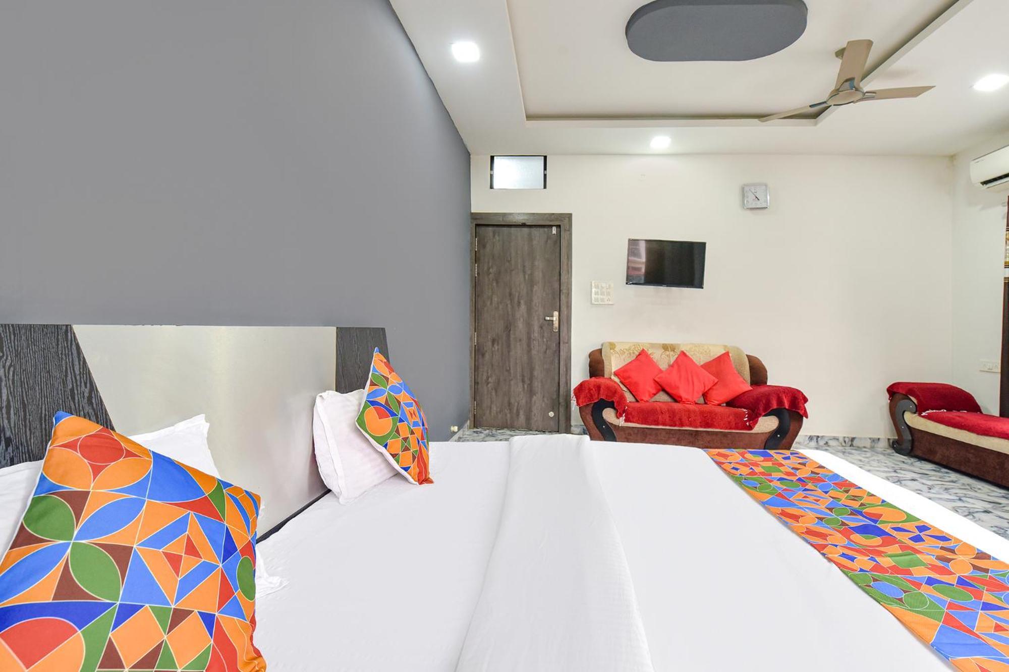 OYO 42646 Hotel Soni Palace Ujjain Esterno foto